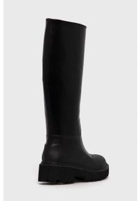 Pinko Kozaki skórzane damskie kolor czarny na platformie. Nosek buta: okrągły. Kolor: czarny. Materiał: skóra. Szerokość cholewki: normalna. Obcas: na platformie #5