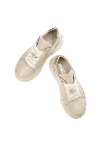 CheBello - Beżowe Sneakersy Chebello Modne Buty Damskie. Okazja: na co dzień. Kolor: beżowy. Materiał: jeans, skóra. Szerokość cholewki: normalna. Wzór: gładki, kwiaty, aplikacja. Obcas: na platformie