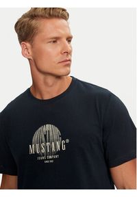 Mustang T-Shirt Austin 1015646 Granatowy Regular Fit. Kolor: niebieski. Materiał: bawełna #5