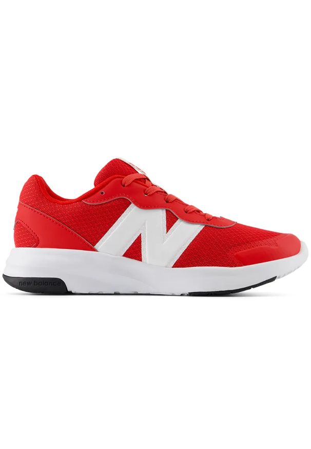 Buty dziecięce New Balance GK578RD - czerwone. Kolor: czerwony. Materiał: guma, syntetyk, materiał. Szerokość cholewki: normalna. Sport: bieganie