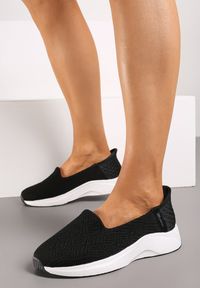 Renee - Czarno-Białe Buty Sportowe Typu Slip On Drusila. Zapięcie: bez zapięcia. Kolor: czarny. Materiał: materiał. Wzór: gładki. Styl: sportowy #2