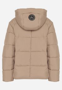 Born2be - Ciemnobeżowa Oversizowa Kurtka z Pikowanymi Przeszyciami i Kapturem Galimea. Okazja: na co dzień. Kolor: beżowy. Materiał: jeans, poliester. Wzór: aplikacja. Styl: klasyczny, casual