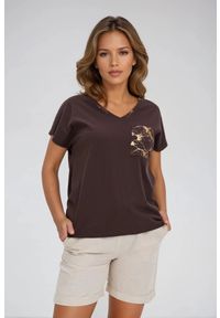 MOODO - Bawełniany t-shirt z ozdobną kieszenią brązowy. Kolor: brązowy. Materiał: bawełna