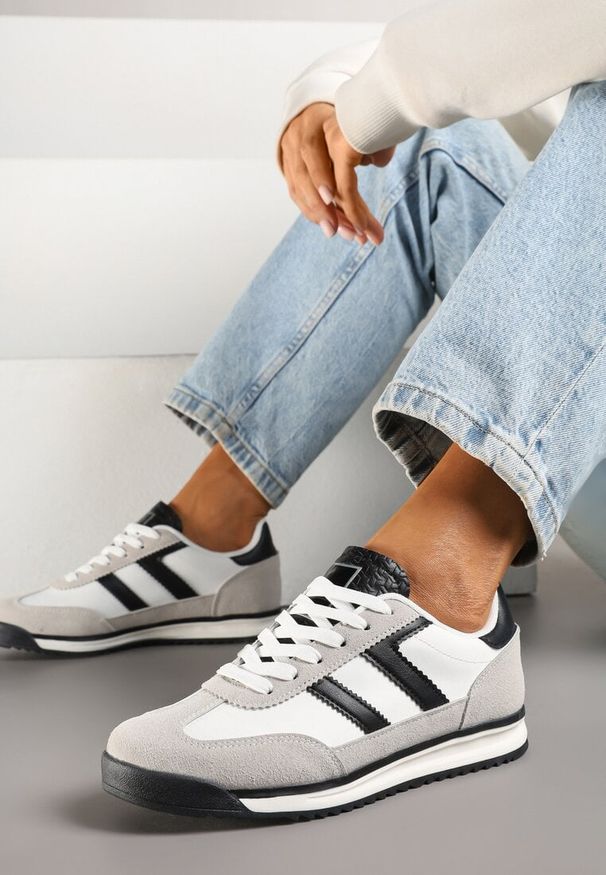 Born2be - Biało-Czarne Sneakersy Ozdobione Paskami Eranelia. Okazja: na co dzień. Zapięcie: pasek. Kolor: biały. Materiał: jeans. Wzór: aplikacja