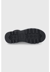 Answear Lab Trampki kolor czarny. Nosek buta: okrągły. Zapięcie: sznurówki. Kolor: czarny. Materiał: guma. Szerokość cholewki: normalna. Styl: wakacyjny #5