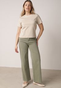 Born2be - Beżowy Bawełniany T-shirt w Klasycznym Stylu Hetita. Okazja: na co dzień. Kolor: beżowy. Materiał: bawełna. Wzór: haft. Styl: klasyczny #5