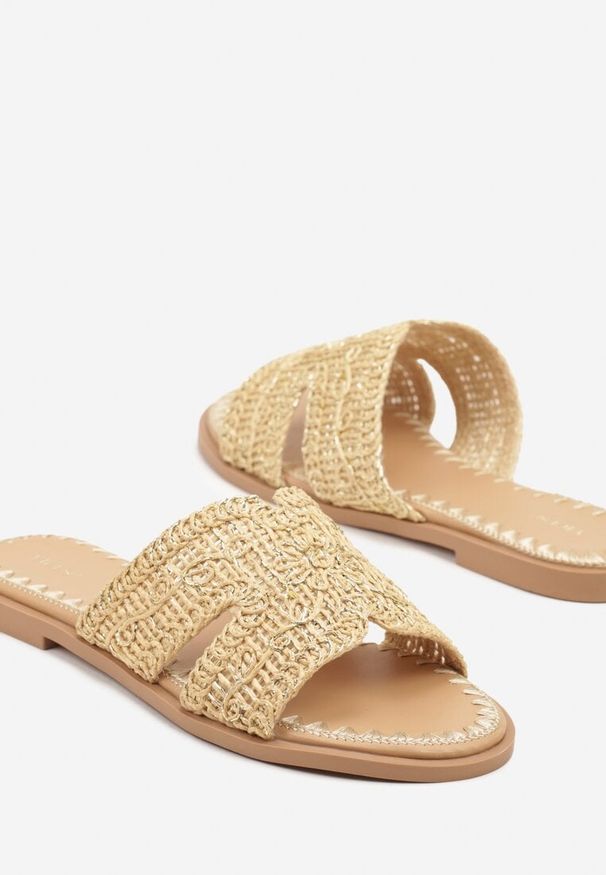 Renee - Beżowe Klapki Vices Ozdobione Plecionką Kovirina. Okazja: na co dzień. Kolor: beżowy. Materiał: jeans. Wzór: aplikacja. Sezon: lato. Styl: casual