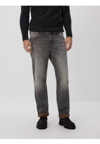 Reserved - Jeansy straight z efektem sprania - szary. Kolor: szary #1