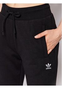 Adidas - adidas Spodnie dresowe adicolor Essentials HM1837 Czarny Slim Fit. Kolor: czarny. Materiał: bawełna, dresówka