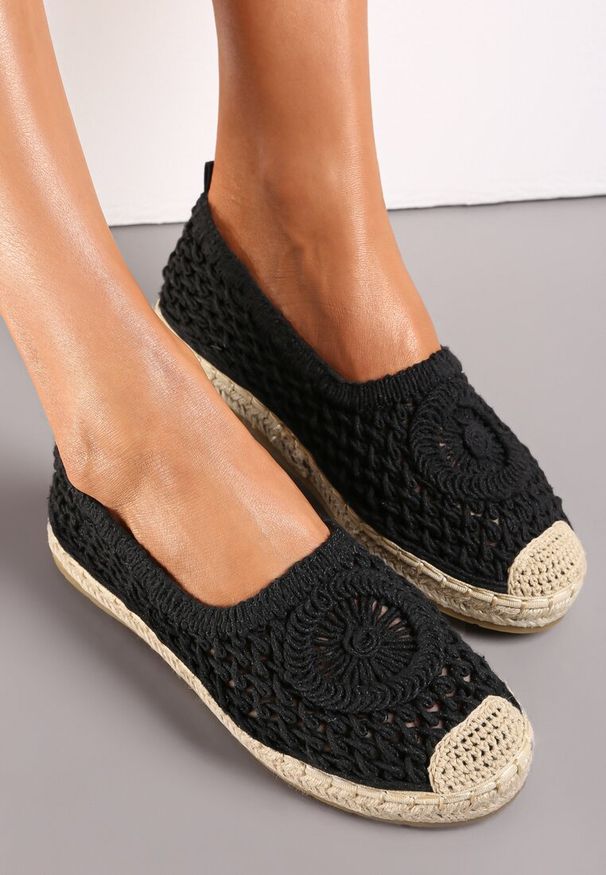 Renee - Czarne Espadryle na Plecionej Podeszwie z Ażurową Cholewką przed Kostkę Olloh. Wysokość cholewki: przed kostkę. Kolor: czarny. Materiał: jeans. Szerokość cholewki: normalna. Wzór: ażurowy