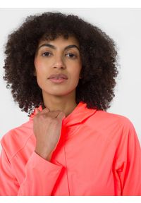 4f - Kurtka do biegania membrana 10000 damska. Kolor: różowy. Materiał: hardshell, softshell, polar, tkanina. Długość rękawa: raglanowy rękaw #2