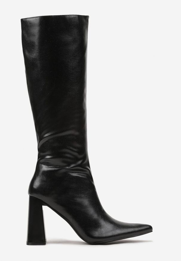 Renee - Czarne Kozaki na Słupku Ozdobione Szpiczastym Noskiem Lerelia. Okazja: na spotkanie biznesowe, do pracy. Nosek buta: szpiczasty. Kolor: czarny. Materiał: skóra. Wzór: aplikacja. Obcas: na słupku. Styl: biznesowy. Wysokość obcasa: średni