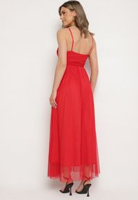 Born2be - Czerwona Sukienka Koktajlowa z Tiulową Siateczką Devinae. Okazja: na imprezę, na co dzień. Typ kołnierza: dekolt w kształcie V. Kolor: czerwony. Materiał: tiul. Długość rękawa: na ramiączkach. Sezon: lato. Styl: wizytowy #5