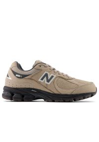 Buty New Balance M2002REG - brązowe. Okazja: na co dzień. Kolor: brązowy. Materiał: guma, syntetyk, skóra, materiał. Szerokość cholewki: normalna. Sport: bieganie