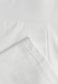 Born2be - Białe Bawełniane Szorty Kolarki w Minimalistycznym Stylu Aurawen. Okazja: do domu, na co dzień. Kolor: biały. Materiał: bawełna. Styl: sportowy, casual #2