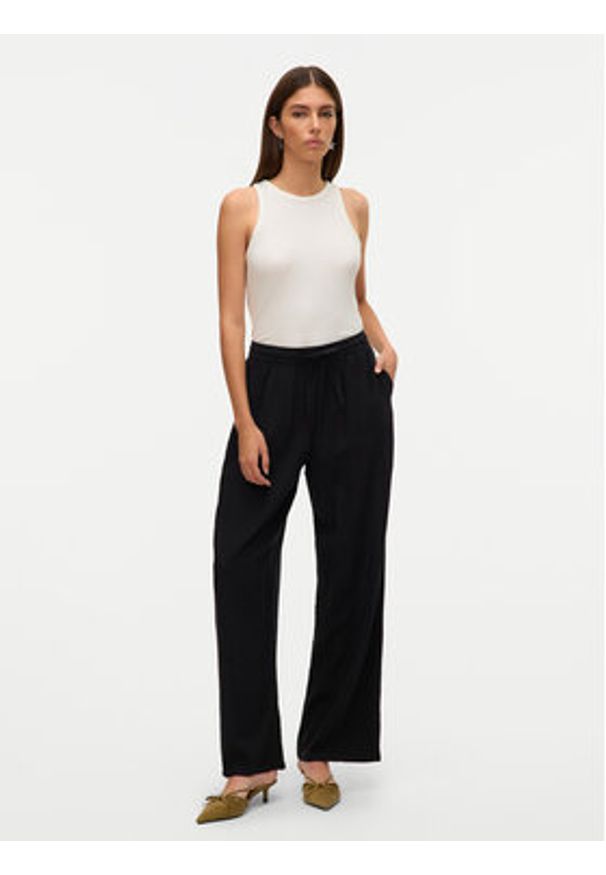 Vero Moda Spodnie materiałowe Linn 10305091 Czarny Loose Fit. Kolor: czarny. Materiał: wiskoza, len
