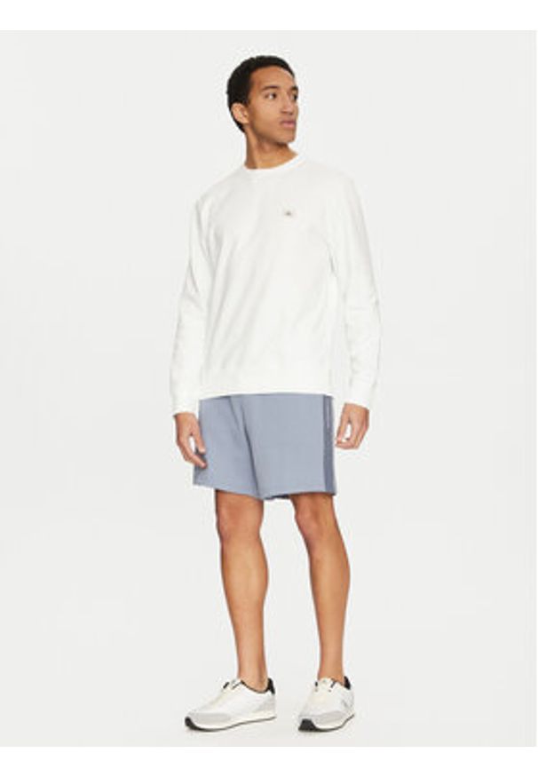 Calvin Klein Jeans Szorty sportowe J30J327246 Niebieski Relaxed Fit. Kolor: niebieski. Materiał: bawełna. Styl: sportowy