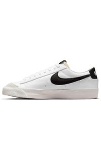 Buty do chodzenia damskie Nike Blazer Low 77. Zapięcie: sznurówki. Kolor: biały. Materiał: materiał, syntetyk, tkanina. Szerokość cholewki: normalna. Sport: turystyka piesza