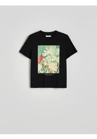 Reserved - T-shirt z nadrukiem - czarny. Kolor: czarny. Materiał: tkanina, włókno, bawełna. Wzór: nadruk