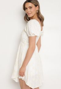 Born2be - Biała Wiskozowa Sukienka w Kwiaty Lunobella. Okazja: na co dzień. Kolor: biały. Materiał: wiskoza. Długość rękawa: długi rękaw. Wzór: kwiaty. Typ sukienki: sportowe. Styl: elegancki, casual, sportowy #7