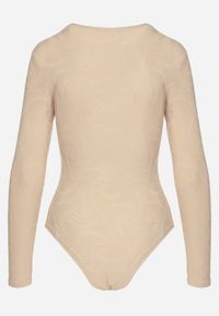 Born2be - Jasnobeżowe Body z Wiskozą o Klasycznym Kroju z Długim Rękawem Nindariela. Okazja: na co dzień. Kolor: beżowy. Materiał: wiskoza. Długość rękawa: długi rękaw. Długość: długie. Styl: klasyczny #5