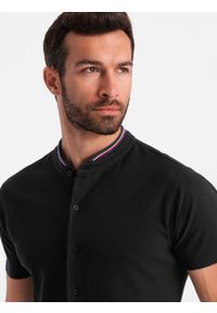 Ombre Clothing - Męska koszula dzianinowa z krótkim rękawem i kolorową stójką – czarna V4 OM-SHSS-0101 - XL. Typ kołnierza: kołnierzyk stójkowy. Kolor: czarny. Materiał: dzianina. Długość rękawa: krótki rękaw. Długość: krótkie. Wzór: kolorowy. Styl: sportowy #4