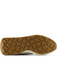 Buty unisex New Balance U370CA – beżowe. Kolor: beżowy. Materiał: zamsz, skóra. Szerokość cholewki: normalna. Sezon: lato #2