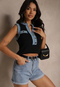 Renee - Czarna Bluzka z Wiskozą i Ozdobnymi Guzikami Natisenia. Okazja: na co dzień. Kolor: czarny. Materiał: wiskoza. Sezon: wiosna. Styl: casual #4