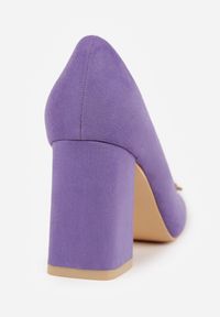 Renee - Fioletowe Czółenka Vices na Obcasie z Klamerką z Kryształków i Skórzaną Wkładką Arutia. Okazja: do pracy, na spotkanie biznesowe. Kolor: fioletowy. Materiał: skóra. Wzór: aplikacja. Obcas: na obcasie. Styl: wizytowy, biznesowy, elegancki. Wysokość obcasa: średni #7