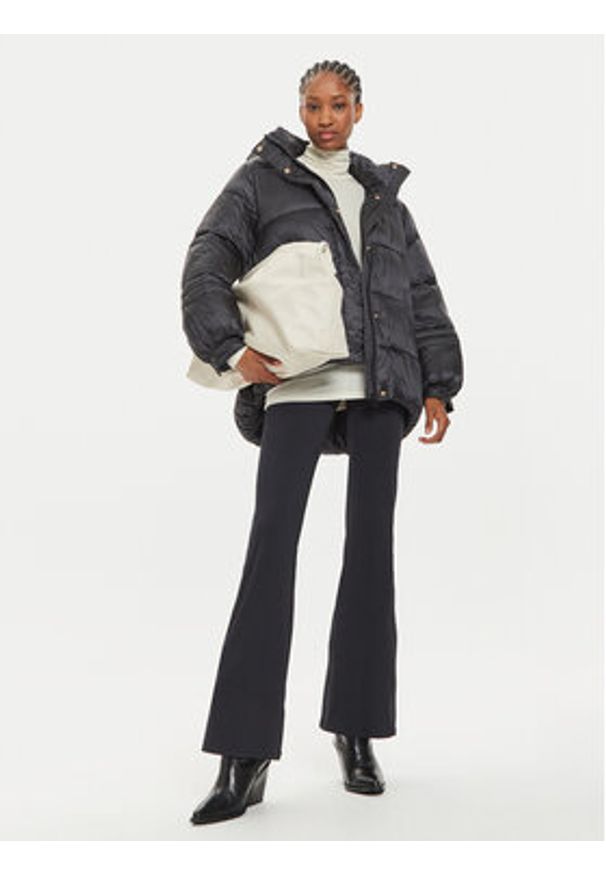 TwinSet - TWINSET Kurtka zimowa 242TP2300 Czarny Loose Fit. Kolor: czarny. Materiał: syntetyk. Sezon: zima