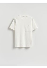 Reserved - Strukturalny t-shirt comfort fit - złamana biel. Materiał: bawełna, dzianina