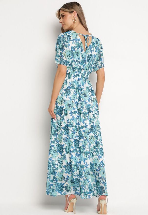 Born2be - Biało-Niebieska Kopertowa Sukienka z Gumką w Pasie Wiązana z Tyłu Ozdobiona Metaliczną Nitką Eollas. Okazja: na co dzień, na imprezę. Typ kołnierza: dekolt w serek. Kolor: biały. Materiał: tkanina. Wzór: aplikacja. Sezon: lato. Typ sukienki: kopertowe. Styl: casual, elegancki