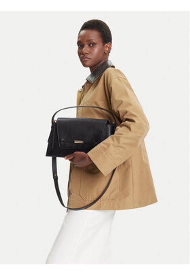 BOSS Torebka Petrah Top Handie 50547728 Czarny. Kolor: czarny. Materiał: skórzane