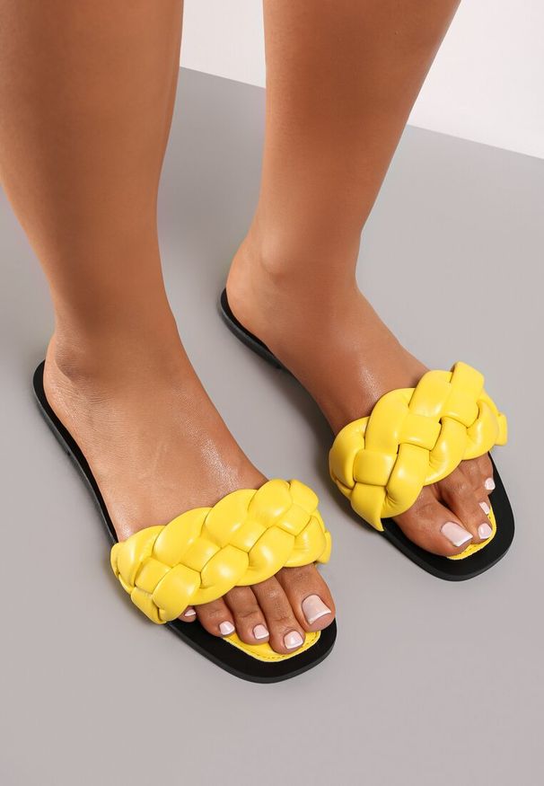 Renee - Żółte Klapki Hessie. Nosek buta: otwarty. Kolor: żółty. Materiał: jeans. Wzór: kwiaty, aplikacja