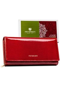 Skórzany, czerwony portfel damski ze wzorem imitującym gadzią skórę, zamykany na zatrzask PTN 42106-DSL Peterson. Kolor: czerwony. Materiał: skóra #1