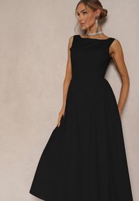 Renee - Czarna Rozkloszowana Sukienka z Bawełny Haladrea. Okazja: na co dzień, na imprezę. Kolor: czarny. Materiał: bawełna. Styl: klasyczny, casual #3