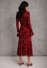 Renee - Czerwona Wieczorowa Sukienka VICES z Siateczki z Kwiatowym Wzorem z Weluru Azinene. Kolor: czerwony. Materiał: welur. Wzór: kwiaty. Typ sukienki: oversize. Styl: wizytowy #4