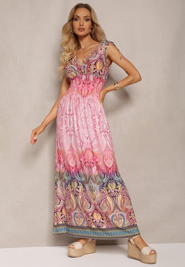 Renee - Jasnoróżowa Sukienka z Mozaikowym Wzorem Boho Gumką w Pasie i Sznurkami na Ramionach Ainervea. Kolor: różowy. Materiał: tkanina. Sezon: lato. Styl: boho