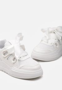 Born2be - Białe Sneakersy na Niskiej Platformie z Szerokimi Sznurówkami Gritte. Kolor: biały. Obcas: na platformie #3