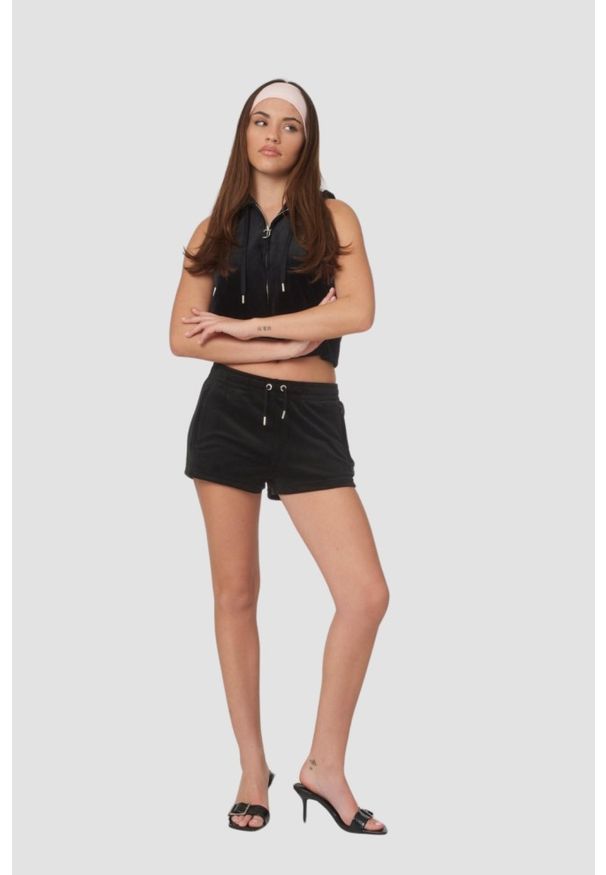 Juicy Couture - JUICY COUTURE Czarne damskie spodenki Tamia Shorts. Kolor: czarny