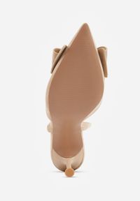 Born2be - Beżowe Szpilki z Imitacji Zamszu z Odkrytą Piętą i Aplikacją z Kokardą Asteodora. Nosek buta: otwarty. Kolor: beżowy. Materiał: zamsz. Wzór: aplikacja. Sezon: lato. Obcas: na szpilce. Styl: klasyczny. Wysokość obcasa: średni #6