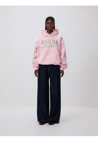 Reserved - Bluza oversize z haftem - pastelowy róż. Kolor: różowy. Materiał: dzianina, bawełna. Wzór: haft #1