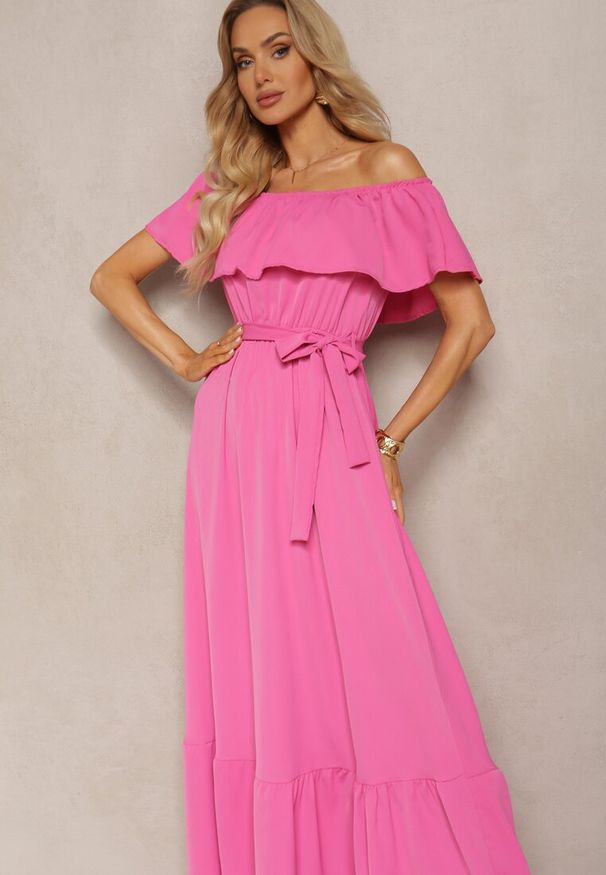 Renee - Różowa Hiszapanka Sukienka o Rozkloszowanym Fasonie z Falbanką Naviara. Okazja: na co dzień. Typ kołnierza: typu carmen. Kolor: różowy. Długość rękawa: krótki rękaw. Typ sukienki: proste, rozkloszowane. Styl: casual