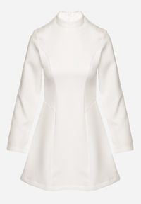 Born2be - Biała Taliowana Sukienka o Rozkloszowanym Dole Virvesa. Okazja: na co dzień. Kolor: biały. Styl: casual, elegancki #5