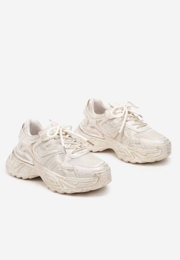 Born2be - Beżowe Sneakersy na Grubej Podeszwie z Tłoczeniami Sadeoriel. Okazja: na co dzień. Zapięcie: sznurówki. Kolor: beżowy. Materiał: jeans
