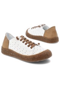 Półbuty damskie Ravini, ze skóry naturalnej licowej ażurowa cholewka sznurowanie wygodna podeszwa casual, białe, 1301-1. Okazja: na co dzień. Zapięcie: sznurówki. Kolor: biały. Materiał: skóra. Szerokość cholewki: normalna. Wzór: ażurowy. Styl: casual #2