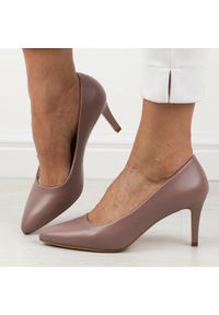 Lawendowe szpilki damskie Sergio Leone 1336. Okazja: na ślub cywilny, na wesele. Kolor: fioletowy. Materiał: skóra. Szerokość cholewki: normalna. Sezon: wiosna, jesień, lato. Obcas: na szpilce. Styl: elegancki, klasyczny #1