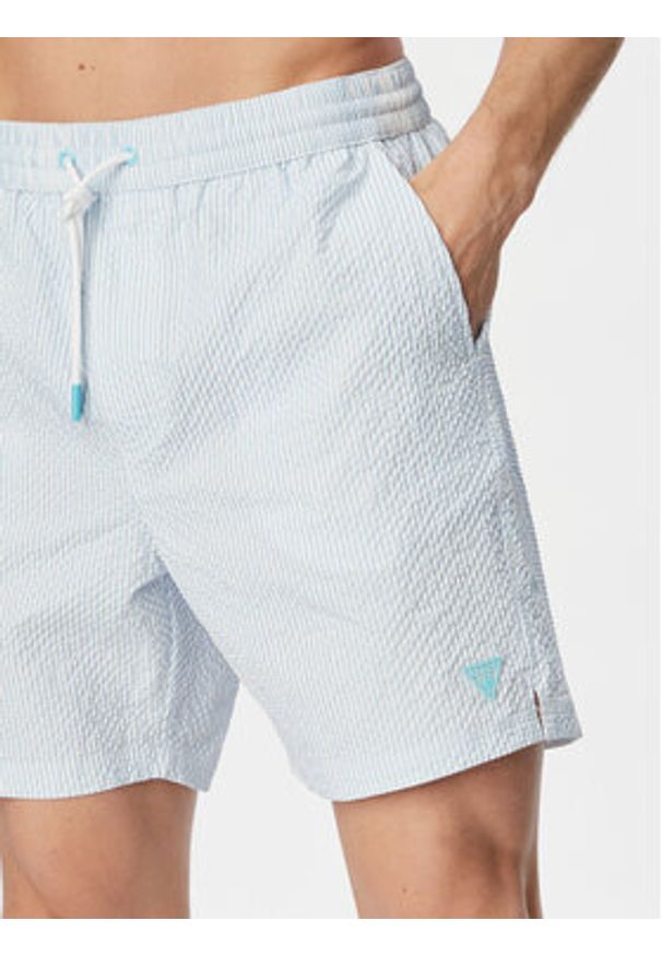Guess Szorty kąpielowe F6GT11 WN342 Niebieski jasny Regular Fit. Kolor: niebieski. Materiał: syntetyk