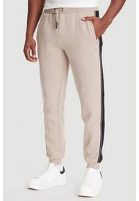 Guess - GUESS Beżowe spodnie męskie z lampasami Mickey, Rozmiar M. Kolor: beżowy #1