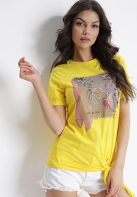 Born2be - Żółty Bawełniany T-shirt z Brokatowym Nadrukiem i Wiązaniem Edia. Okazja: na co dzień. Kolor: żółty. Materiał: bawełna. Wzór: nadruk. Styl: casual #3